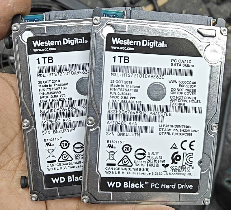 #吐槽所以 2018 年西数把 HGST 毙掉之后, 把 WD_Black 的 HDD 扩充了?2016 年的 HGST 推出了 7K1000 Travelstar 和 5K1000 Travelstar 系列, 2018 年开始被并入 WD_Black, 当年推出的经典的消费级 2.5 吋 1T 黑盘 WD10JPLX 和 JQLX 说不好就是曾经的 HGST 7K1000 Travelstar, JPLX 对应 HTS721010A9E630(631), JQLX 对应 HTE721010A9E630.via Nostr@cxplay