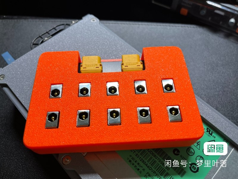 #吐槽找到一个 CSPS 电源的 12V 集中供电转接方案算了一下 750W 完整电源方案的到手成本:* 成品 CSPS 电源转接 XT60*4 插座外壳套件: CN￥69* 成品 XT60*2 插座转 DC5525*10 插座套件: CN￥59* 750W 二手拆机 CSPS 电源: CN￥60* IEC C13 电源线 1.5m: CN￥20* XT60 双头插针线 0.1m: CN￥13*2* 2mm² DC5525 双头插针线: CN￥13*5* XT60 插针转 DC5525 插针线: CN￥18*2合计 CN￥335, 虽然我也实际用不到这么高的功率和这么多插孔, 算下来这个价格还算可靠的性价比方案, 比起搞个工业开关电源直接裸机接 220V 放桌子上要安全和优雅一点.#物品via Nostr@cxplay#吐槽找到一个 CSPS 电源的 12V 集中供电转接方案算了一下 750W 完整电源方案的到手成本:* 成品 CSPS 电源转接 XT60*4 插座外壳套件: CN￥69* 成品 XT60*2 插座转 DC5525*10 插座套件: CN￥59* 750W 二手拆机 CSPS 电源: CN￥60* IEC C13 电源线 1.5m: CN￥20* XT60 双头插针线 0.1m: CN￥13*2* 2mm² DC5525 双头插针线: CN￥13*5* XT60 插针转 DC5525 插针线: CN￥18*2合计 CN￥335, 虽然我也实际用不到这么高的功率和这么多插孔, 算下来这个价格还算可靠的性价比方案, 比起搞个工业开关电源直接裸机接 220V 放桌子上要安全和优雅一点.#物品via Nostr@cxplay