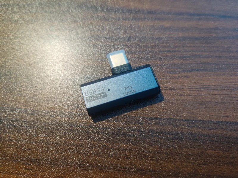 #吐槽一种同时用笔记本/手机的 USB-C 口进行充电和数据传输的低成本办法: USB-C 一分二转接头.via Nostr@cxplay