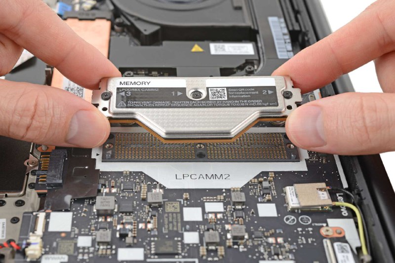 #吐槽还在用板载内存的原始人看到 LPCAMM2 发出惊叹Lenovo’s New T-Series ThinkPads Score 10/10 for Repairability - iFixit