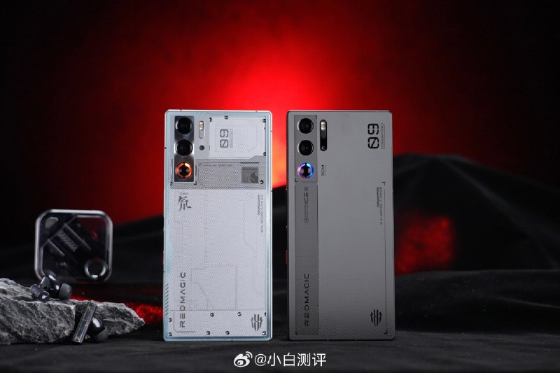 #吐槽红魔9Pro这次是真做成了, 很有手机它本来作为工具的样子 —— 硬件性能. 缺陷的话, 可能就只有玻璃摄像头镜片和双电芯电池了, 不可兼得的 8.9mm 机身厚度算一个? 要啥有啥, 纯平摄像头居然也成为「外星科技」了, 上一次还是 3.5mm 耳机接口(虽然它也有).不过我还是担心它和 ZUK 甚至黑鲨一样突然挂掉, 因为实际上这种现在「偏科」定位的手机买的人也会痕少.PS: 努力做米粉心中最好的 MiX.jpg图源(小白评测): 