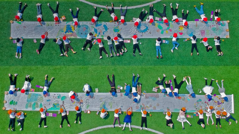 P1(澳大利亚): Boreal forest, Quebec, Canada(加拿大魁北克省的北方森林)P2(加拿大): A canopy of trees in a forest in Prince Edward Island(爱德华王子岛的森林中的树冠)P3(中国): Kindergarteners drawing on canvases in Nantong, Jiangsu province, China(中国江苏省南通市的幼儿园孩子们在画布上作画)澳大利亚 / 加拿大 / 中国, Bing 首页在 10 月 5 日展示的图片. #图片P1(澳大利亚): Boreal forest, Quebec, Canada(加拿大魁北克省的北方森林)P2(加拿大): A canopy of trees in a forest in Prince Edward Island(爱德华王子岛的森林中的树冠)P3(中国): Kindergarteners drawing on canvases in Nantong, Jiangsu province, China(中国江苏省南通市的幼儿园孩子们在画布上作画)澳大利亚 / 加拿大 / 中国, Bing 首页在 10 月 5 日展示的图片. #图片