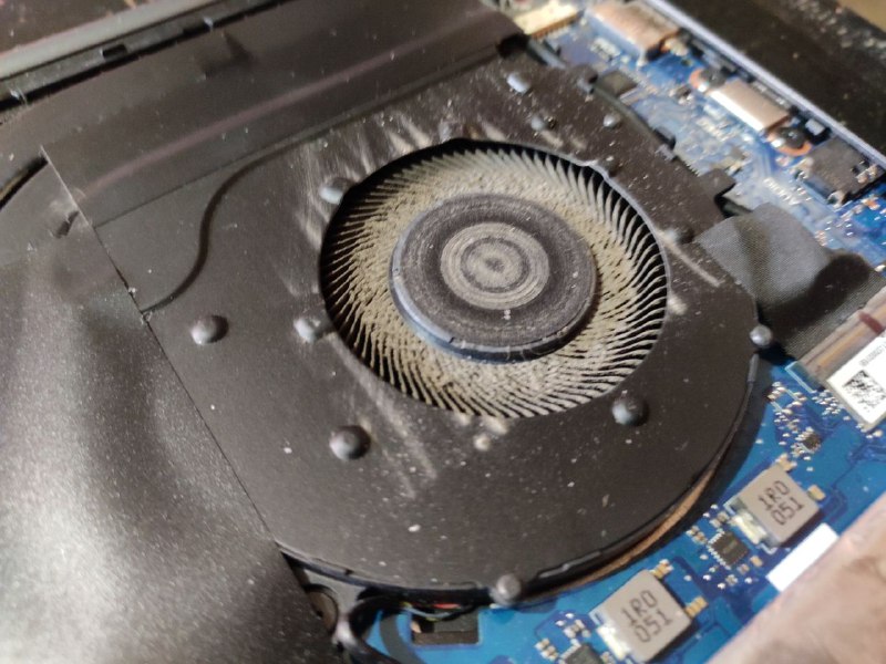 笔记本清灰，发现没有压缩气瓶也可以用高压打气筒+气针代替，效果拔群，就是有点费劲😂 #吐槽笔记本清灰，发现没有压缩气瓶也可以用高压打气筒+气针代替，效果拔群，就是有点费劲😂 #吐槽